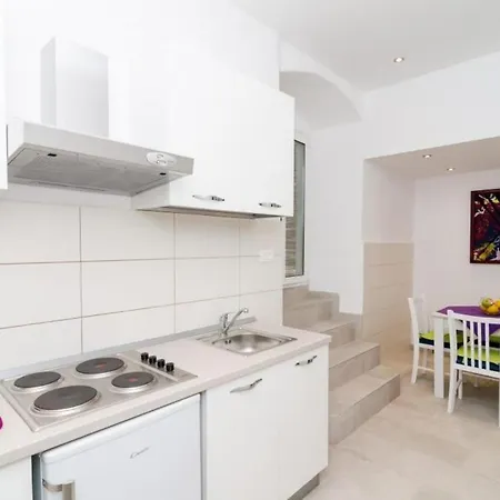 City Lights - Studio With Shared Terrace And City View Ντουμπρόβνικ