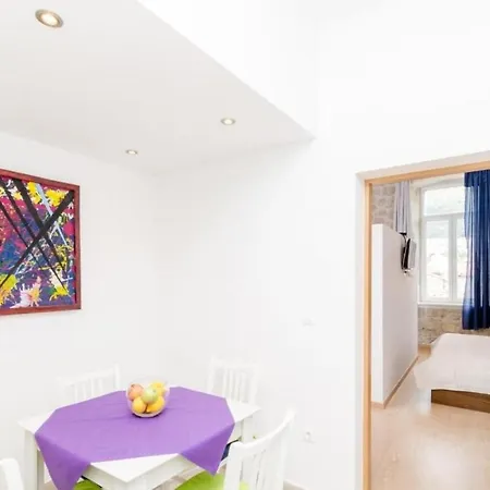 City Lights - Studio With Shared Terrace And City View